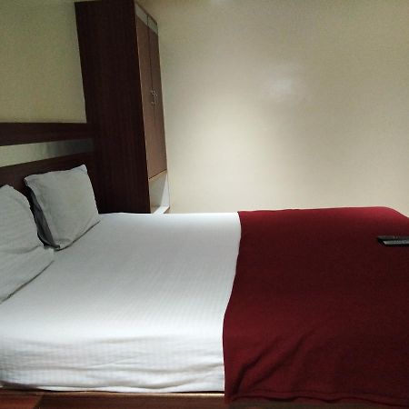 Hotel Adarsh Residency ตีรูปาติ ภายนอก รูปภาพ