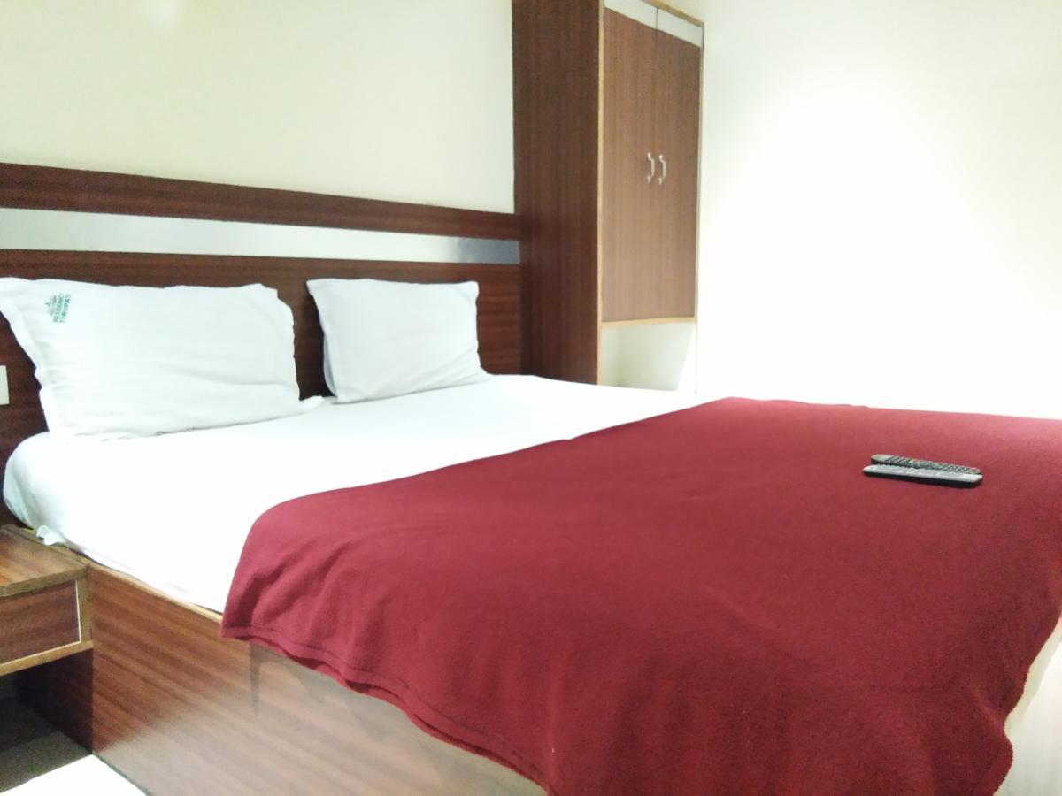 Hotel Adarsh Residency ตีรูปาติ ภายนอก รูปภาพ