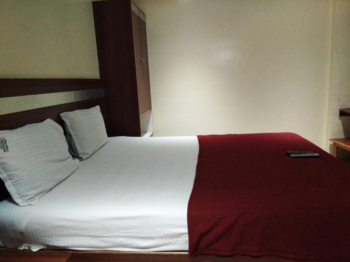 Hotel Adarsh Residency ตีรูปาติ ภายนอก รูปภาพ
