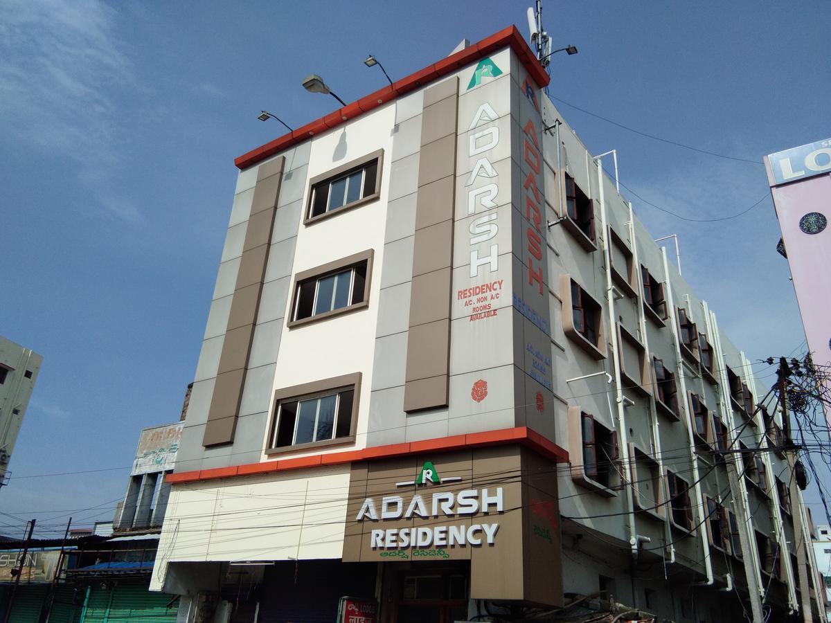 Hotel Adarsh Residency ตีรูปาติ ภายนอก รูปภาพ