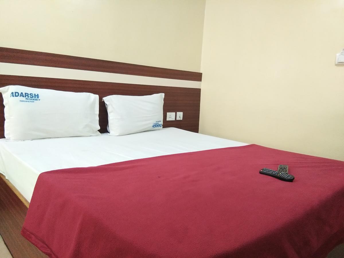 Hotel Adarsh Residency ตีรูปาติ ภายนอก รูปภาพ