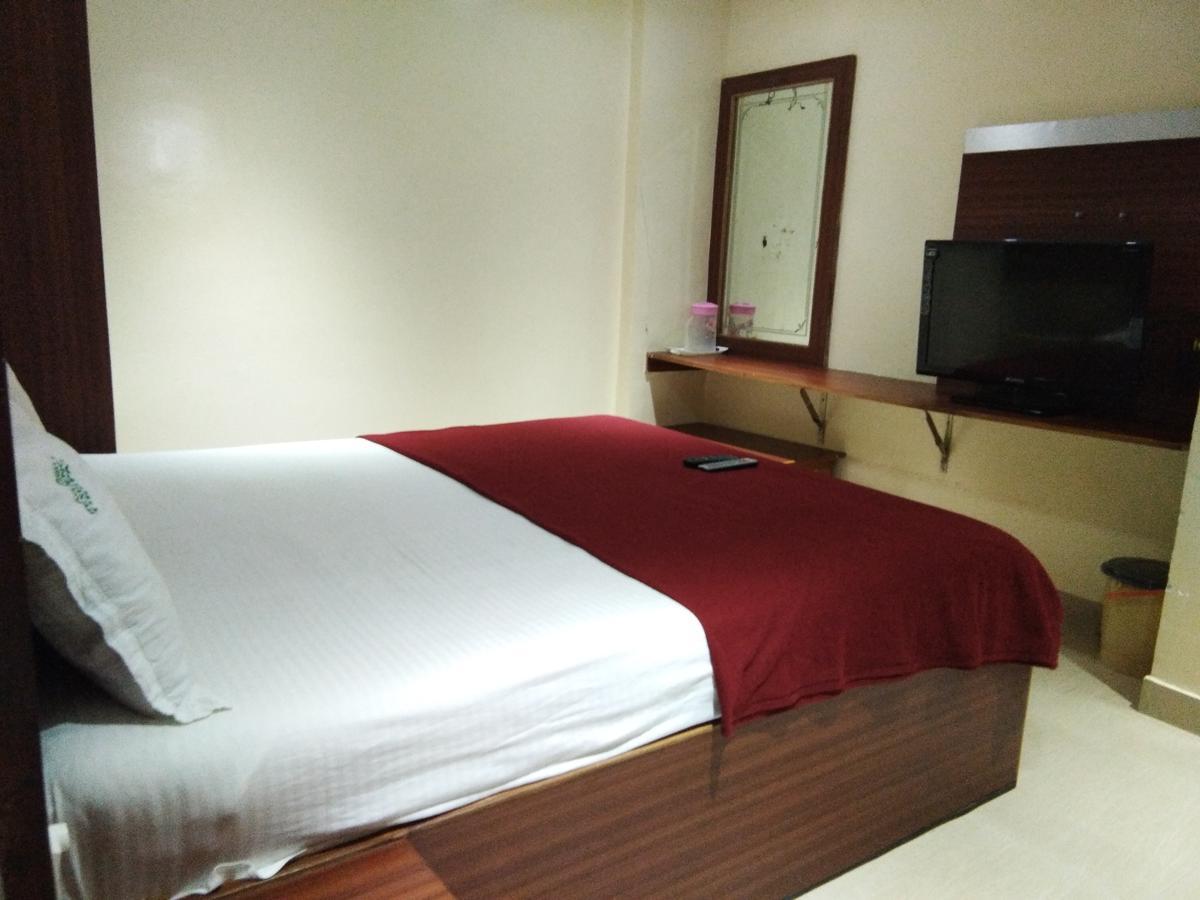 Hotel Adarsh Residency ตีรูปาติ ภายนอก รูปภาพ