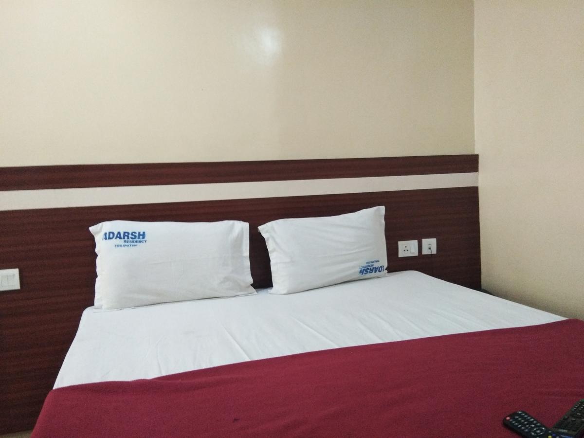 Hotel Adarsh Residency ตีรูปาติ ภายนอก รูปภาพ