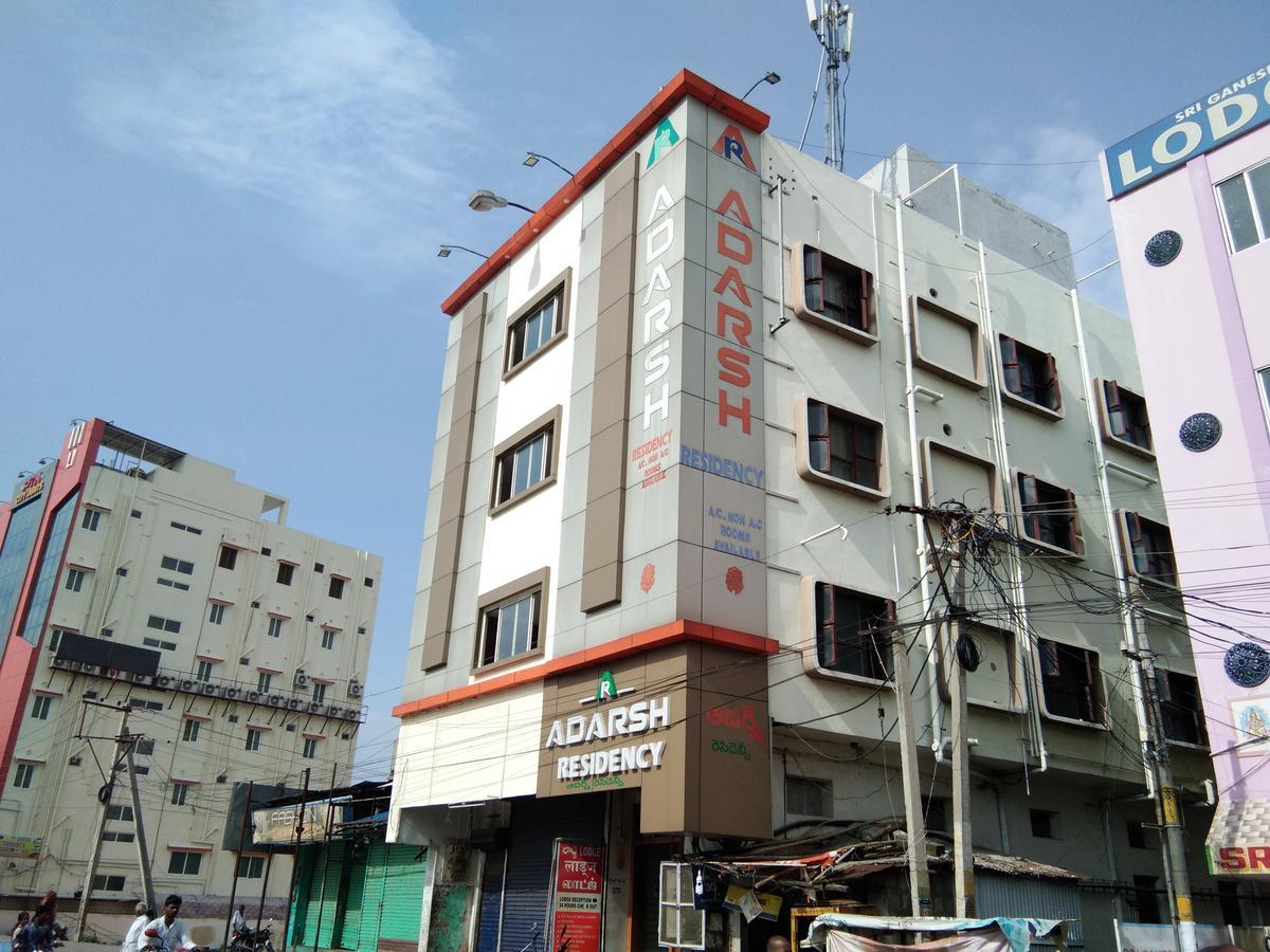 Hotel Adarsh Residency ตีรูปาติ ภายนอก รูปภาพ