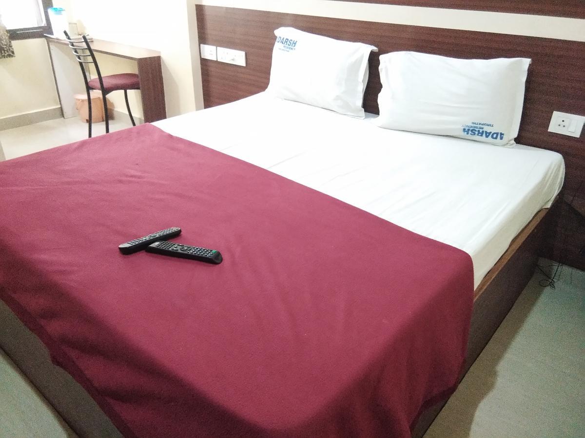 Hotel Adarsh Residency ตีรูปาติ ภายนอก รูปภาพ